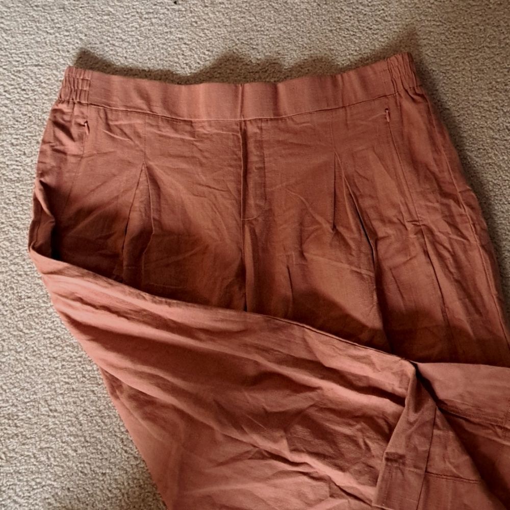 LARGE   HALARA PLICATED WIDE LEG PALAZZO CAPRI - Picture 4 of 11